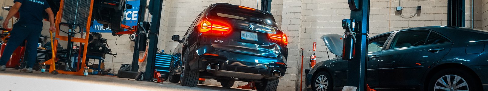 FIX SERVICE shop floor: BMW X3 on the lift and a technician at work